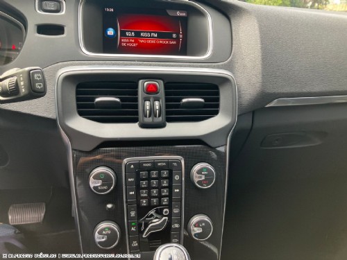 Volvo V40 2.0 T4 MOMENTUM  2018/2019
